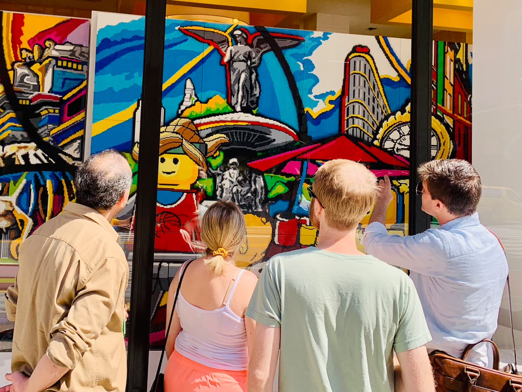 Guests exploring NYC on a Flatiron family tour