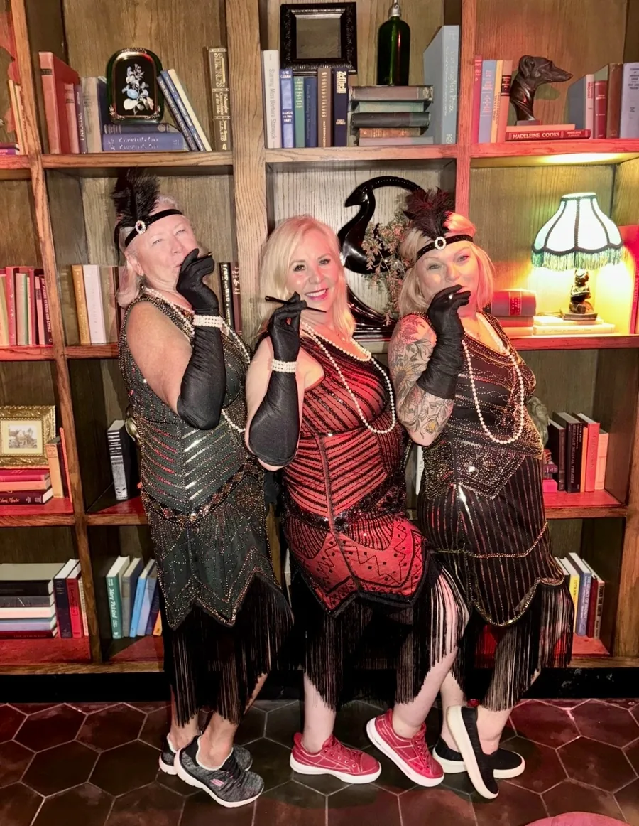 Telltale Tours guests on a 1920s inspired NYC bar tour